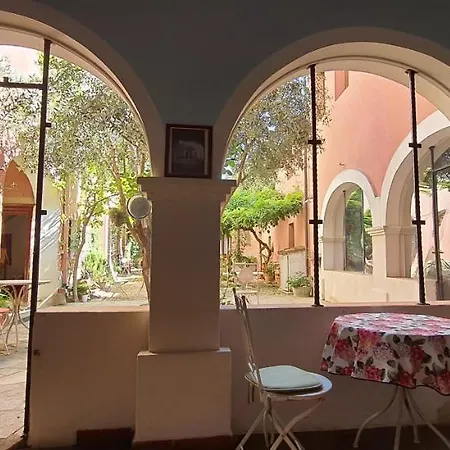 Bed and breakfast Casa Camboni-dimora Storica 4*