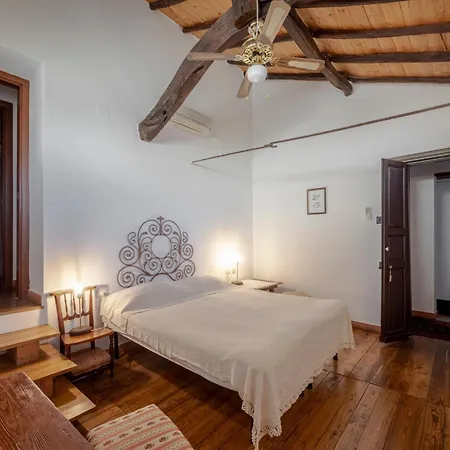 Bed and breakfast Casa Camboni-dimora Storica 4*